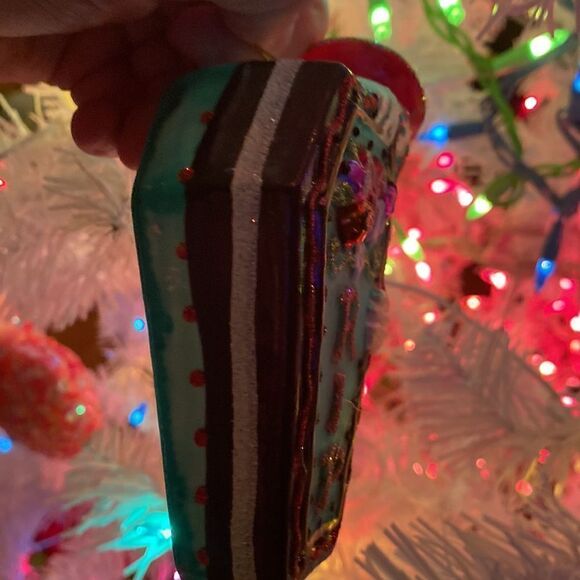 Holiday Lane Glass Sugar Skull Ornament Coffin RIP Day of the Dead Glitter - Picture 5 of 13